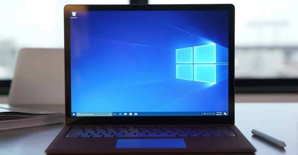 Microsoft nu va mai vinde din această lună licențe Windows 10 online